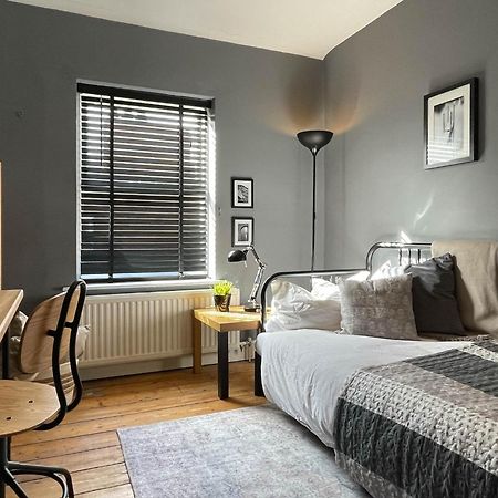 Townhouse In Trendy Suburb Of Hoole Apartamento Chester Exterior foto